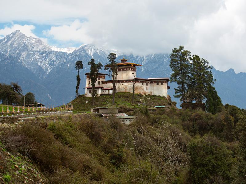 The Gasa Dzong with mountains