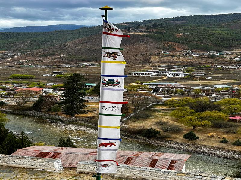 Flag at the dzong