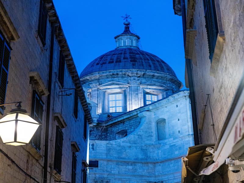The cathedral at night