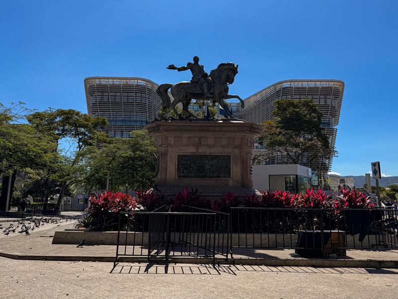 Plaza Libertad and the national library behind