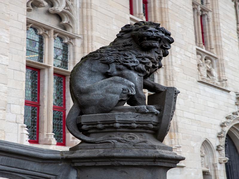 Lion statue in Market Square