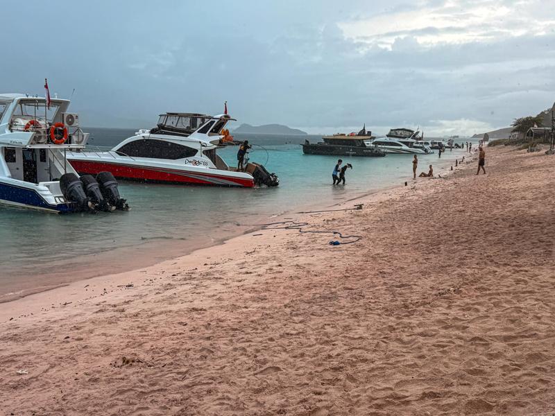 The real scene at pink beach, lots of boats