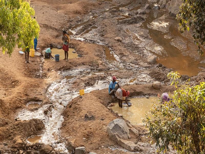 Washing the powder in the river