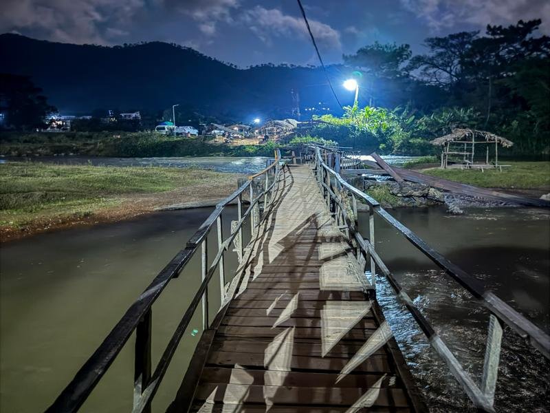 Footbridge getting back to town from the pool