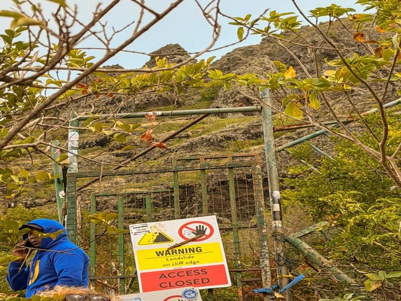 Le Morne hike and the guard / gate