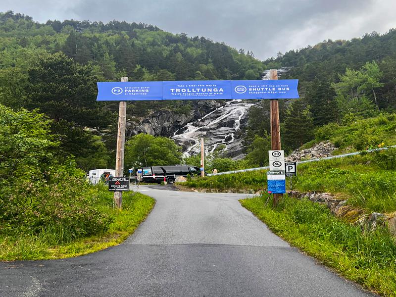 Early morning for our all day hike to Trolltunga