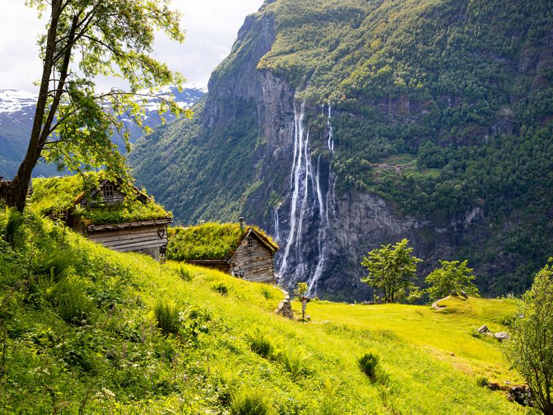 Leaving the farm to complete the hike back