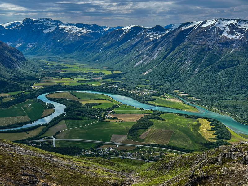 Romsdalseggen Ridge Hike