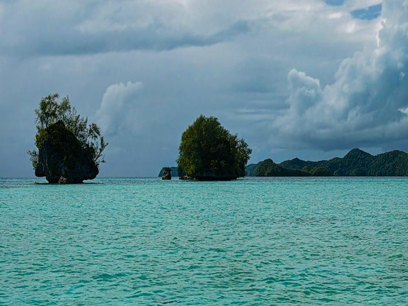 There are 300+ islands