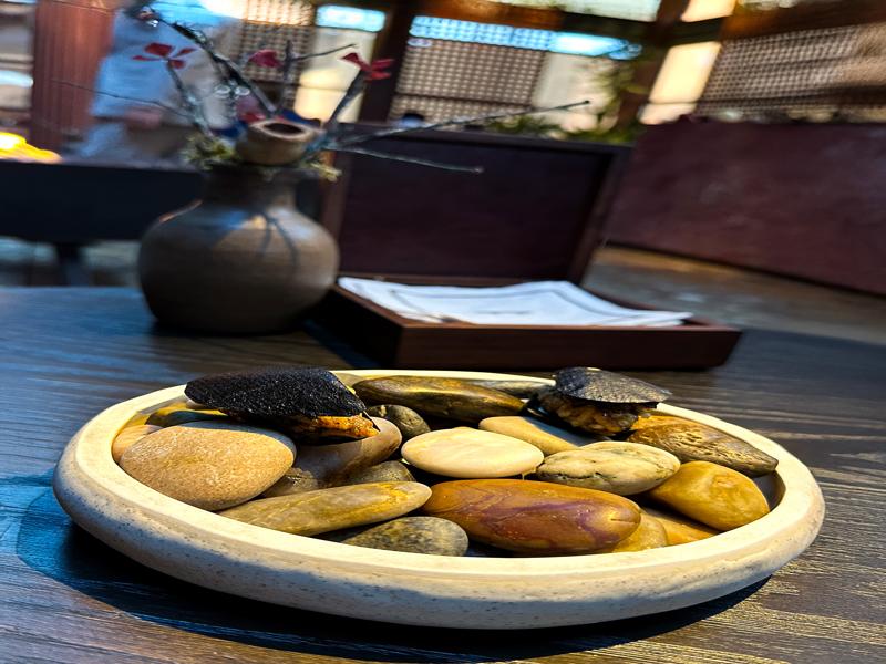 Stuffed mussels w edible shell